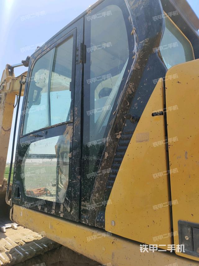 駕駛室左后45度(駕駛室部分) 駕駛室左后45度(駕駛室部分)