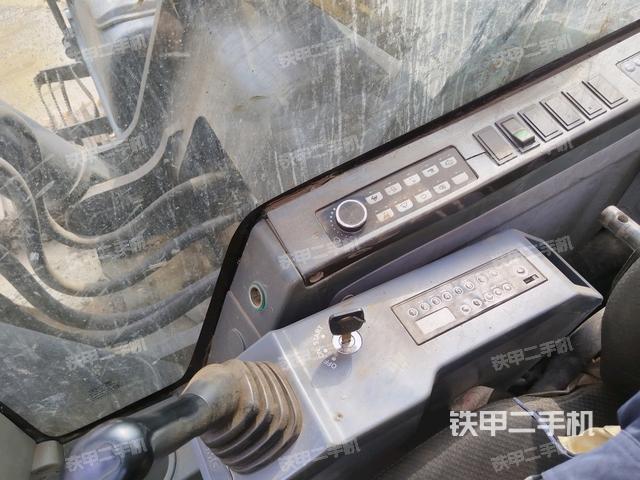 座椅右側(cè)控制臺(tái)/鑰匙門/油門/含右手柄(駕駛室部分) 座椅右側(cè)控制臺(tái)/鑰匙門/油門/含右手柄(駕駛室部分)