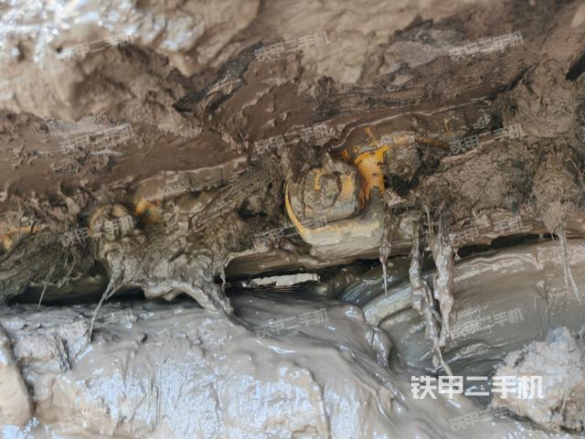 右驅(qū)動輪（行走機(jī)構(gòu)）