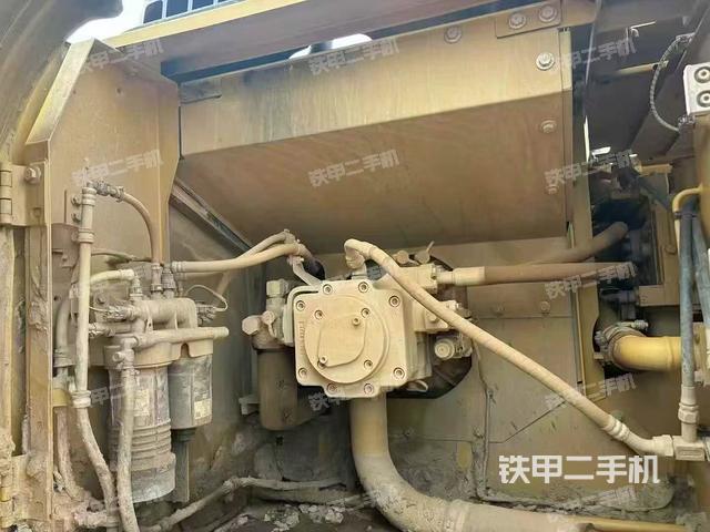 液壓泵艙室正面整體（整機(jī)外觀）