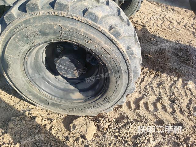 左驅(qū)動(dòng)輪（行走機(jī)構(gòu)）