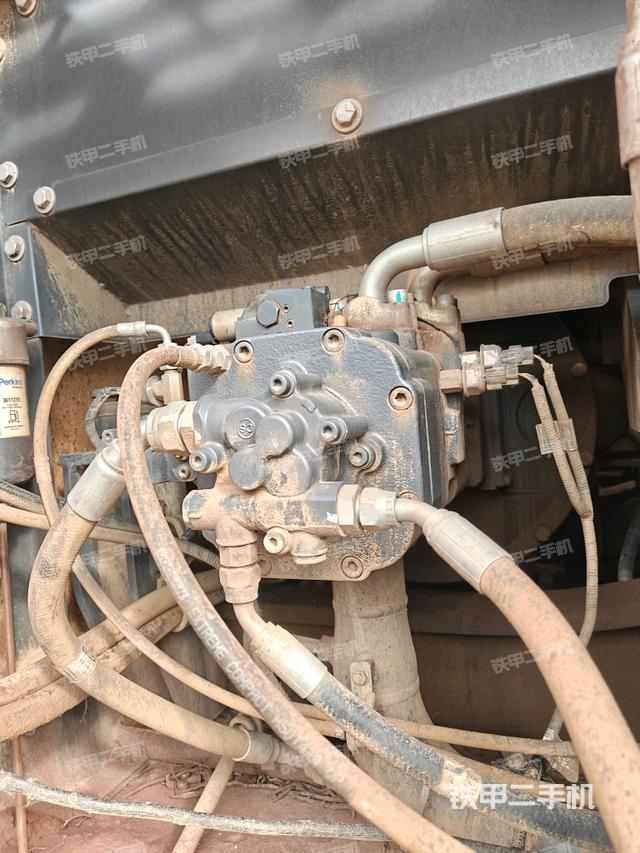 液壓泵斜45?左(大件艙室) 液壓泵斜45?左(大件艙室)