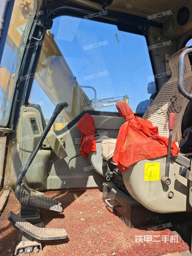 駕駛室整體（整機(jī)外觀）