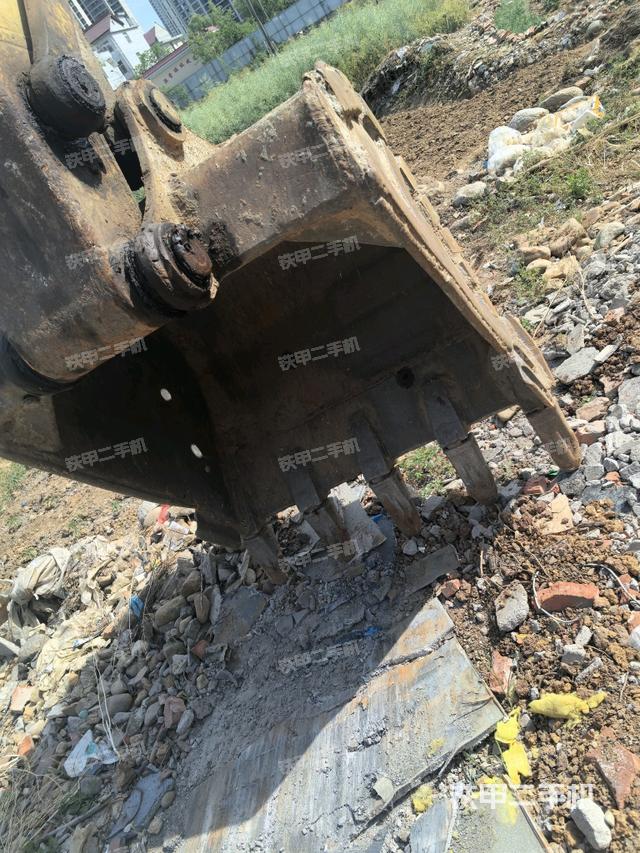 鏟斗右后整體（工作和回轉(zhuǎn)裝置）