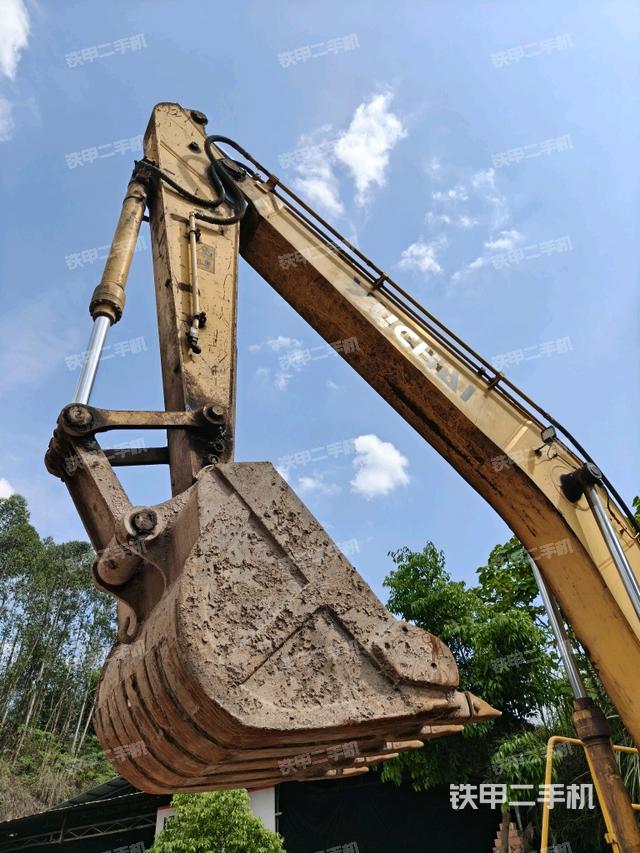 大臂油缸整體?豎拍(工作和回轉(zhuǎn)裝置) 大臂油缸整體?豎拍(工作和回轉(zhuǎn)裝置)