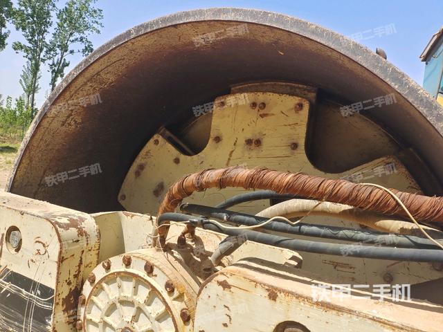 正后側(cè)（壓路機(jī)前后車架）