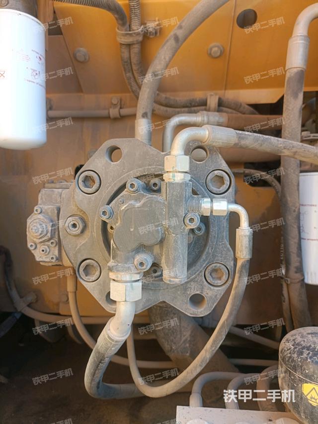 液壓泵艙室正面整體(整機(jī)外觀) 液壓泵艙室正面整體(整機(jī)外觀)