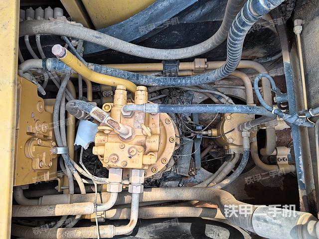 回转马达和主控阀（整机外观）