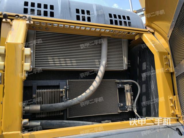 散熱器正面(大件艙室) 散熱器正面(大件艙室)