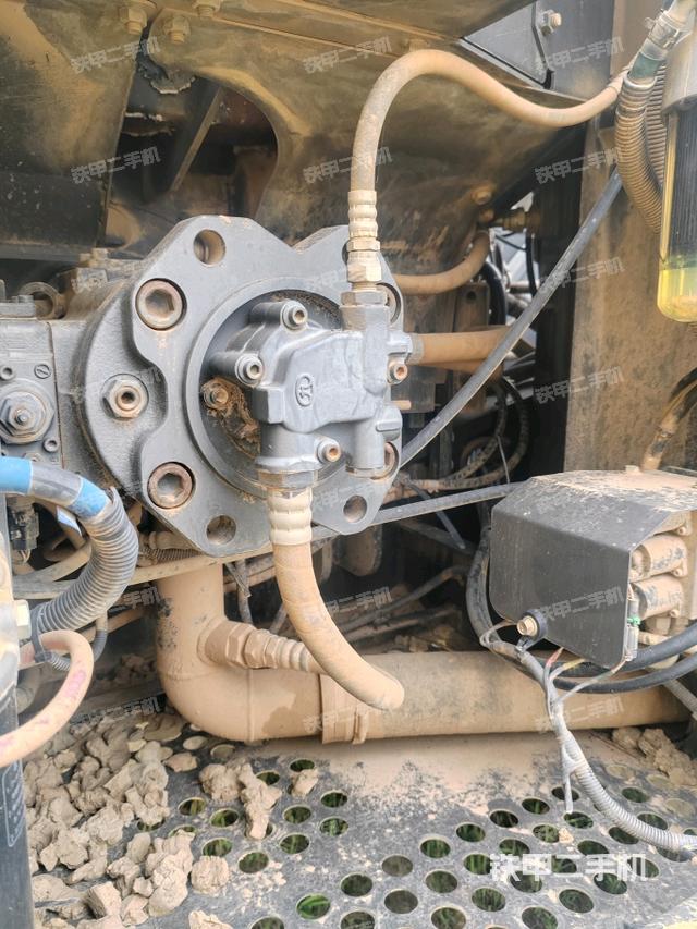 液壓泵斜45?右(大件艙室) 液壓泵斜45?右(大件艙室)