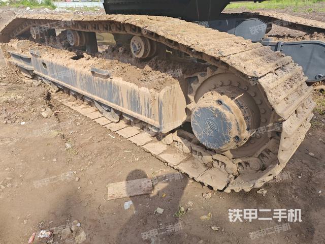 右側(cè)履帶整體(行走機構(gòu)) 右側(cè)履帶整體(行走機構(gòu))