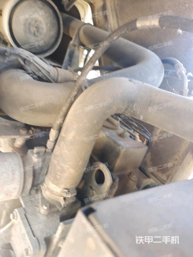 發(fā)動(dòng)機(jī)艙液壓泵全景（壓路機(jī)發(fā)動(dòng)機(jī)艙）