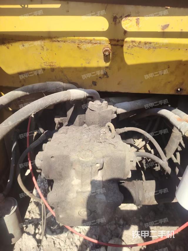 液壓泵艙室正面整體(整機(jī)外觀) 液壓泵艙室正面整體(整機(jī)外觀)