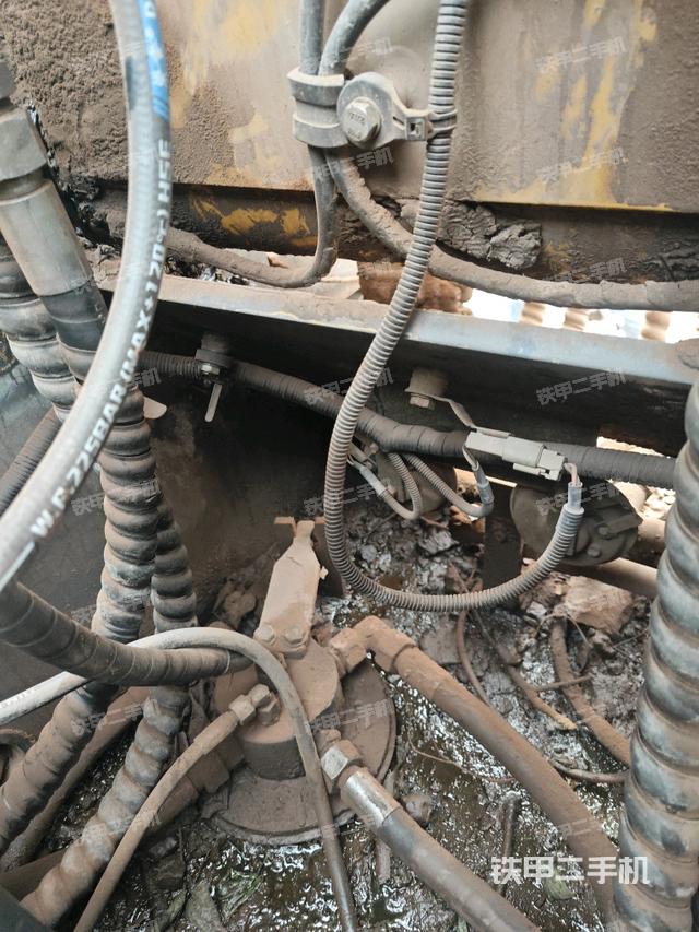 中央回轉接頭特寫（上車部件）