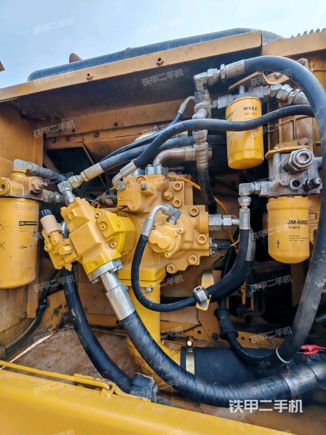 液壓泵艙室正面整體（整機(jī)外觀）