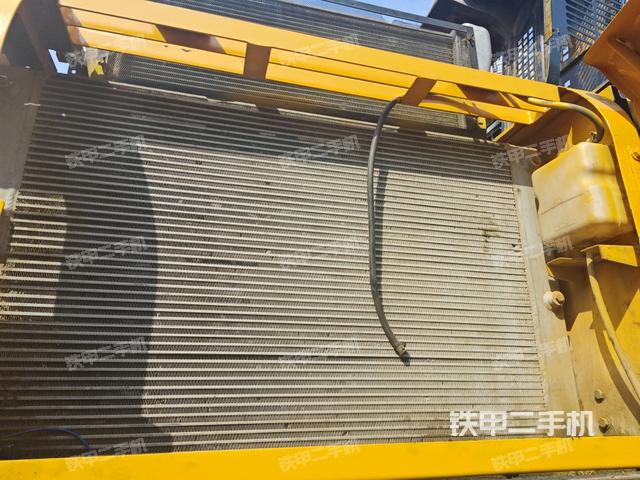 散熱器正面(大件艙室) 散熱器正面(大件艙室)