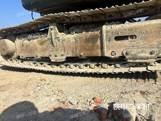 單側(cè)履帶整體(整機外觀) 單側(cè)履帶整體(整機外觀)