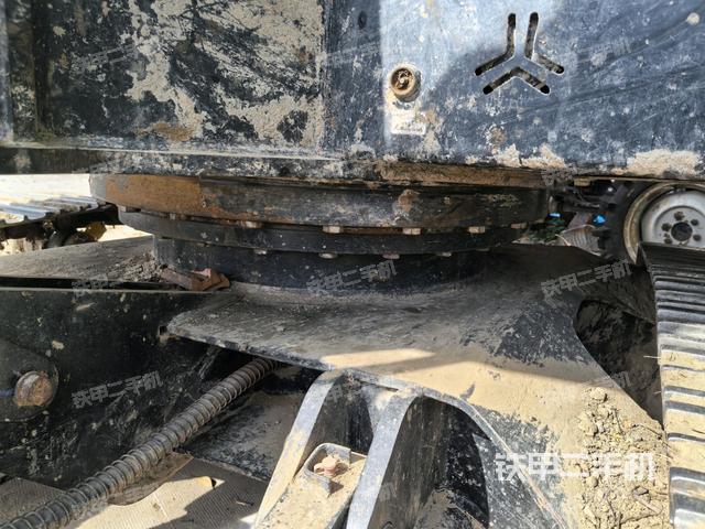 轉(zhuǎn)盤和下車架正前（工作和回轉(zhuǎn)裝置）