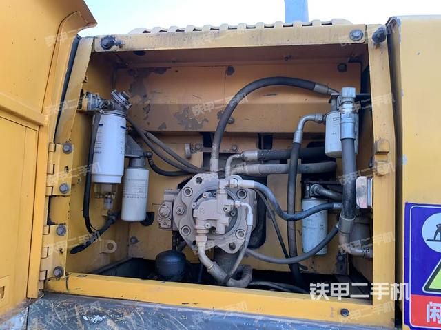 液壓泵艙室正面整體（整機(jī)外觀）