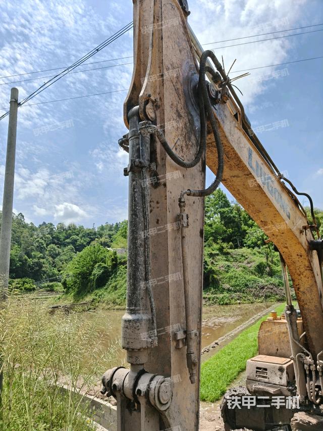 大臂油缸整體?豎拍（工作和回轉(zhuǎn)裝置）
