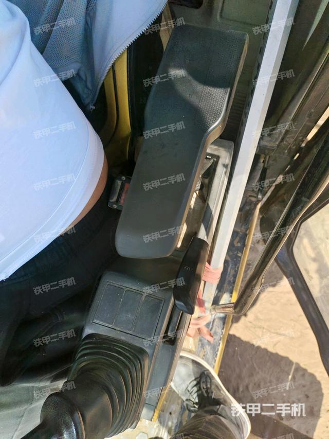 座椅左側(cè)控制臺(tái)/音響/含左手柄(駕駛室部分) 座椅左側(cè)控制臺(tái)/音響/含左手柄(駕駛室部分)