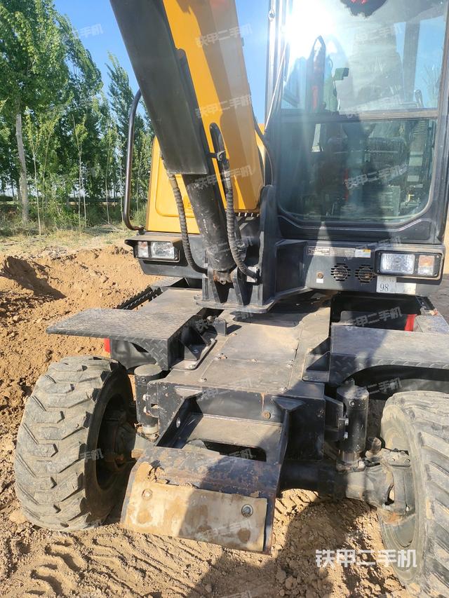 轉(zhuǎn)盤(pán)和下車架正前（工作和回轉(zhuǎn)裝置）