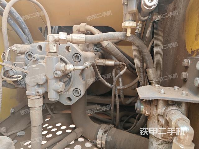 液壓泵斜45?右（大件艙室）