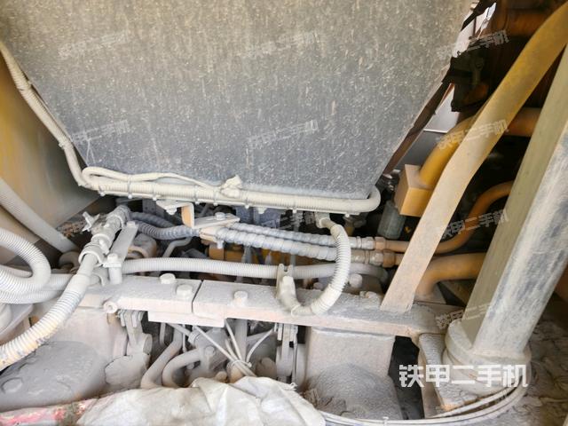 發(fā)動機左側(cè)全景（推土機發(fā)動機艙）