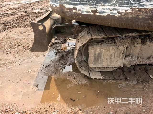 轉(zhuǎn)盤和下車架正前(工作和回轉(zhuǎn)裝置) 轉(zhuǎn)盤和下車架正前(工作和回轉(zhuǎn)裝置)