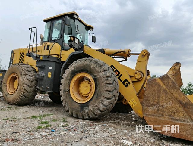 正后方(整機外觀) 正后方(整機外觀)