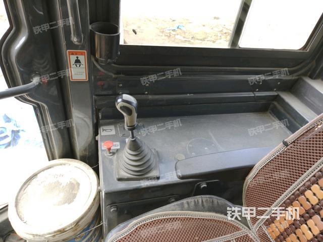 儀表盤全景（推土機駕駛室）