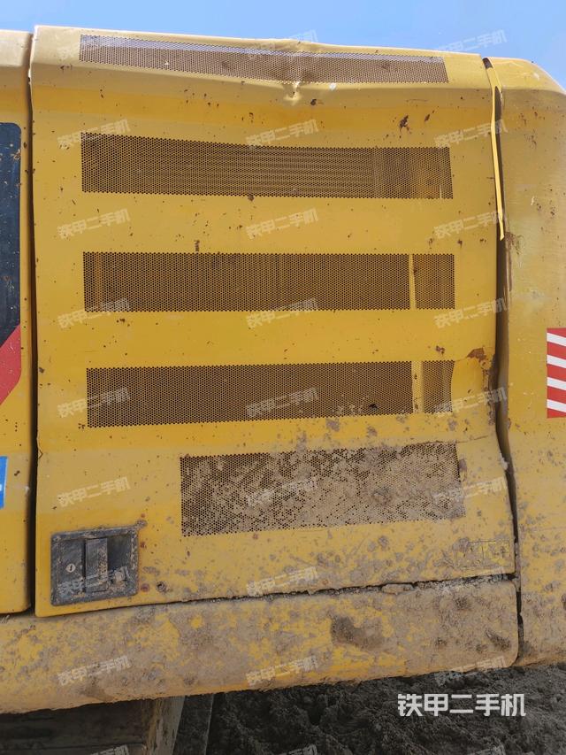 散熱器正面(大件艙室) 散熱器正面(大件艙室)