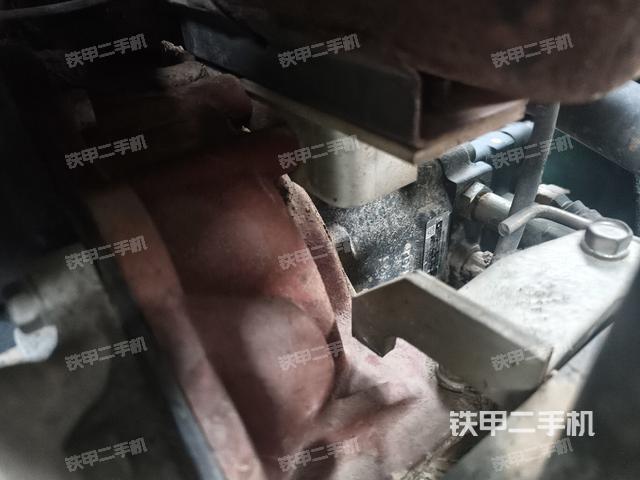 液壓泵艙室正面整體(整機(jī)外觀) 液壓泵艙室正面整體(整機(jī)外觀)