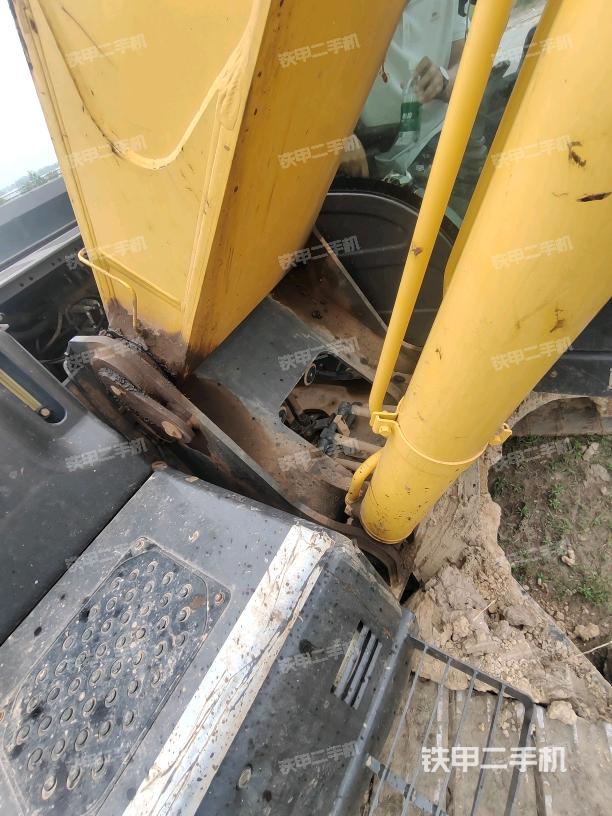 大臂根部?斜視(工作和回轉(zhuǎn)裝置) 大臂根部?斜視(工作和回轉(zhuǎn)裝置)