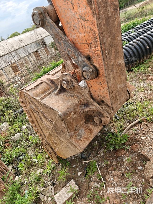 鏟斗右后整體(工作和回轉(zhuǎn)裝置) 鏟斗右后整體(工作和回轉(zhuǎn)裝置)