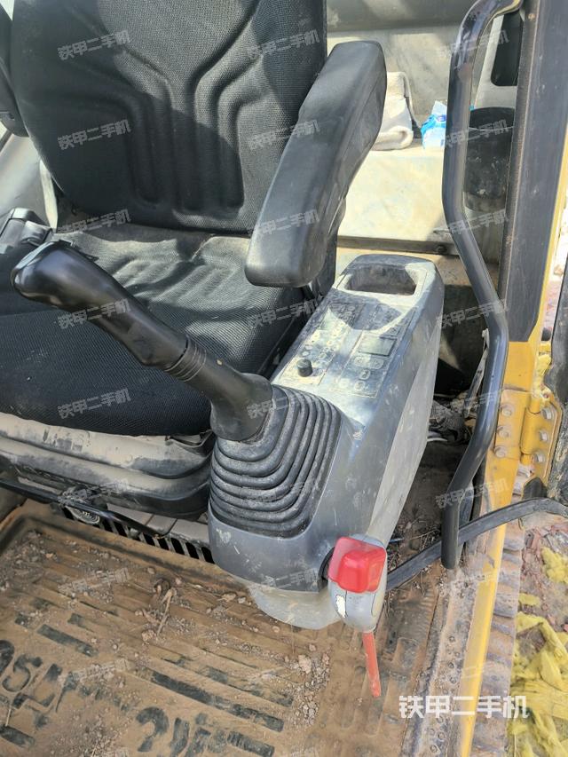 座椅右側(cè)控制臺/鑰匙門/油門/含右手柄（駕駛室部分）