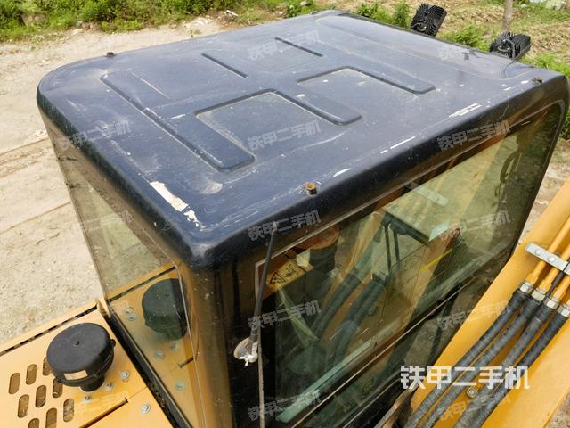 駕駛室頂部(整機外觀) 駕駛室頂部(整機外觀)