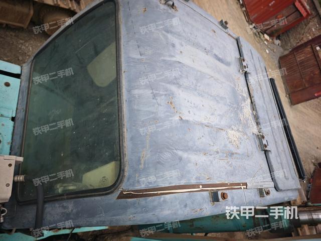 駕駛室頂部（整機外觀）