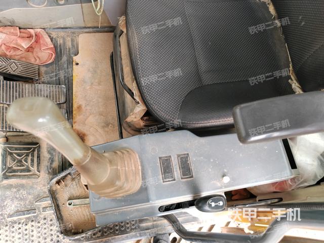 座椅右侧控制台/钥匙门/油门/含右手柄（驾驶室部分）