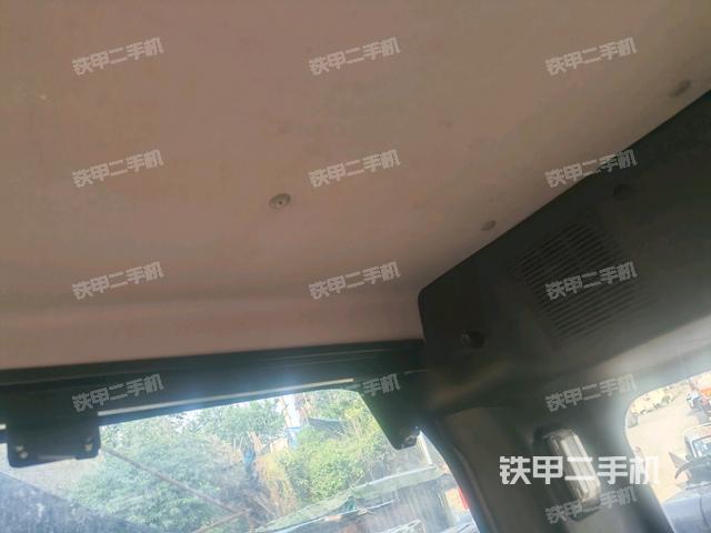 左后方玻璃角標(biāo)（駕駛室部分）