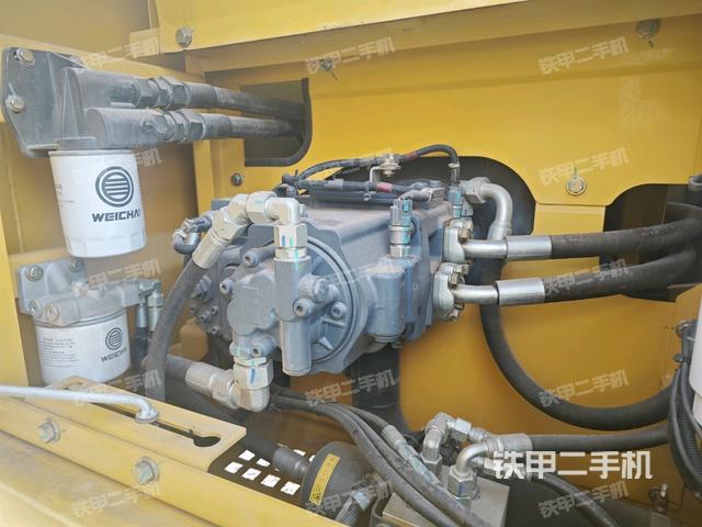 液壓泵艙室正面整體(整機(jī)外觀) 液壓泵艙室正面整體(整機(jī)外觀)