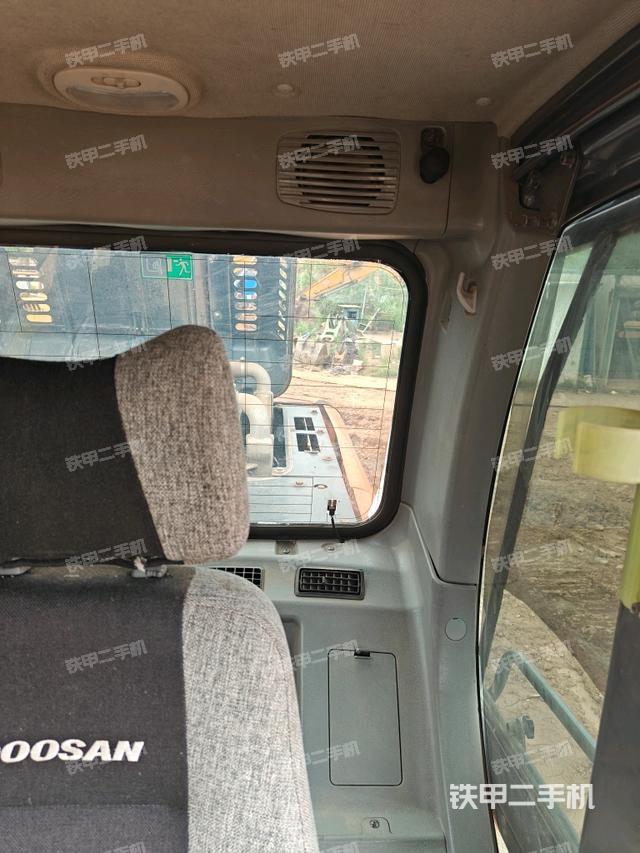 座椅后部(駕駛室部分) 座椅后部(駕駛室部分)