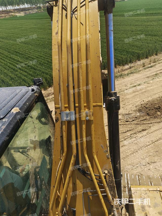 大臂背部俯視(工作和回轉(zhuǎn)裝置) 大臂背部俯視(工作和回轉(zhuǎn)裝置)