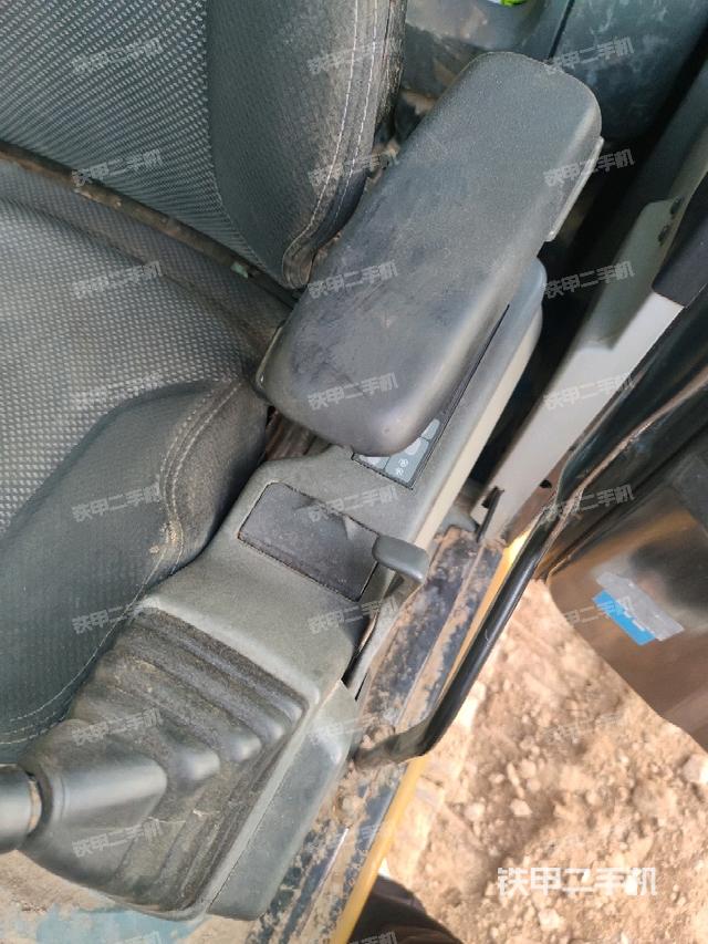 座椅左側(cè)控制臺/音響/含左手柄（駕駛室部分）