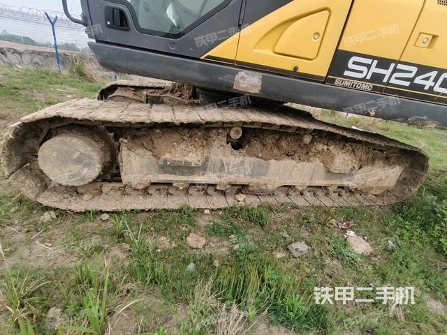 左側(cè)履帶整體?(行走機(jī)構(gòu)) 左側(cè)履帶整體?(行走機(jī)構(gòu))