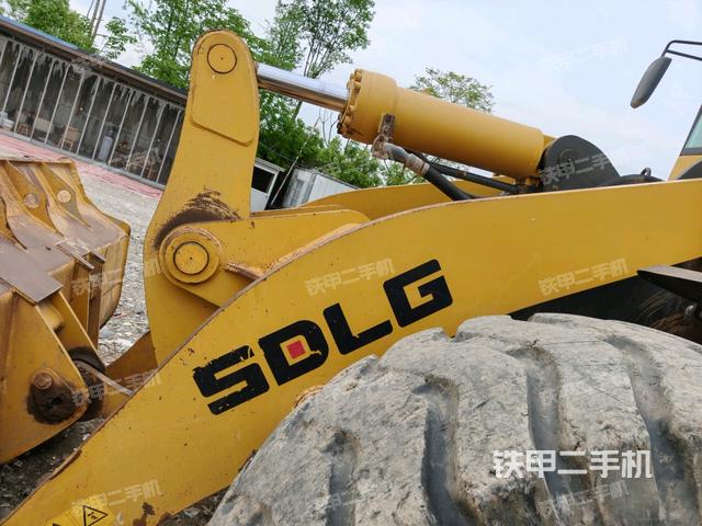 鏟斗后45°(工作裝置) 鏟斗后45°(工作裝置)