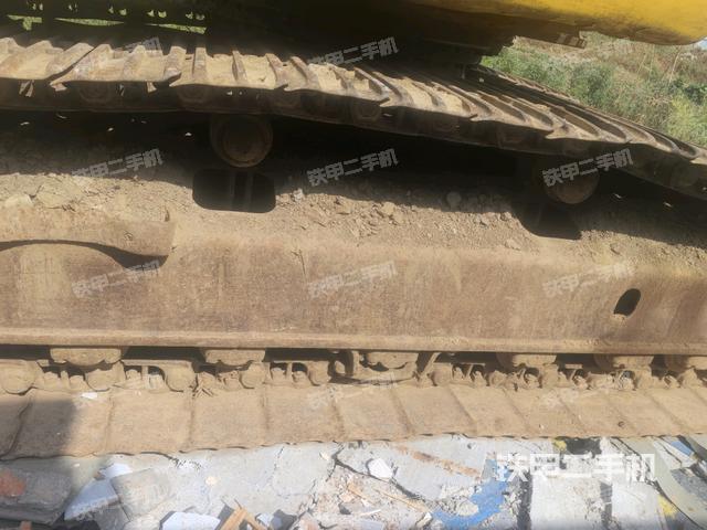 左驅(qū)動輪（行走機構(gòu)）