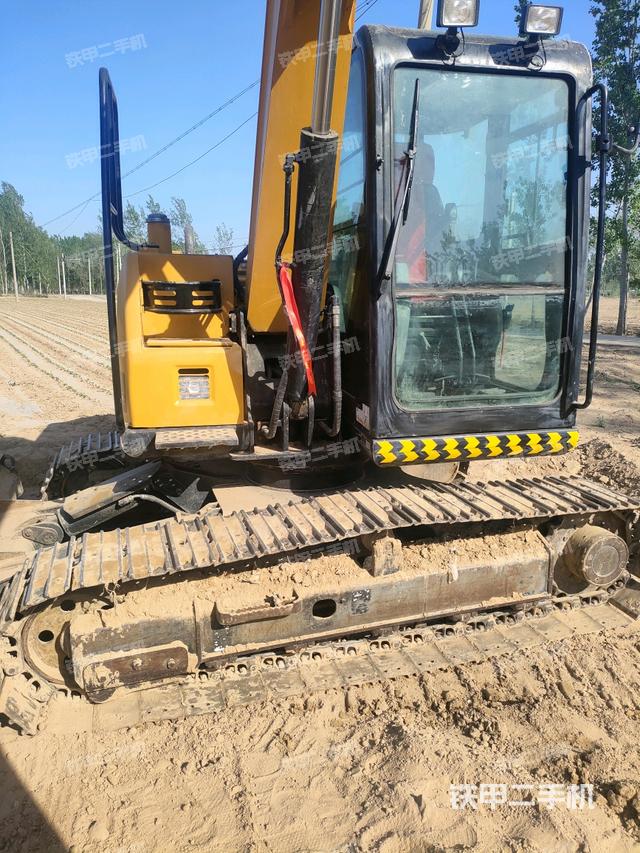 轉(zhuǎn)盤和下車架正前（工作和回轉(zhuǎn)裝置）