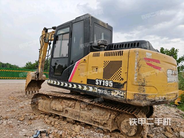 三一重工SY125C挖掘机的设备实拍-第3张实拍照片