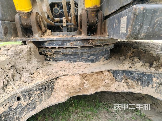 轉(zhuǎn)盤和下車架正前(工作和回轉(zhuǎn)裝置) 轉(zhuǎn)盤和下車架正前(工作和回轉(zhuǎn)裝置)